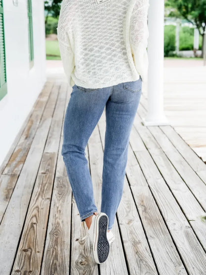 Bauchweg-Jeans mit schmaler Passform und Umschlagbund