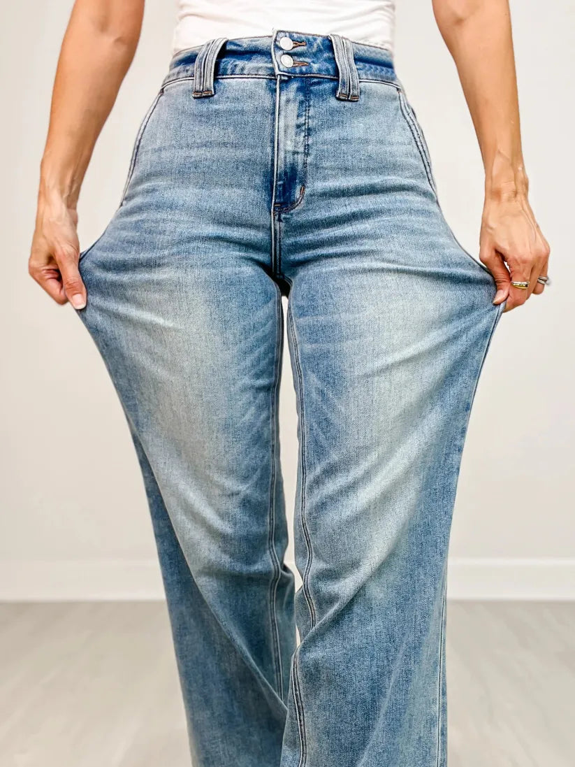 High-Waist-Jeans mit Doppelknopf und weitem Bein
