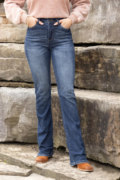 Bootcut-Jeans mit hohem Bund und schmaler Passform in drei Längen – für dich, mich und sie