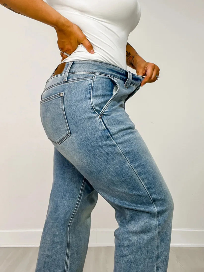 High-Waist-Jeans mit Doppelknopf und weitem Bein